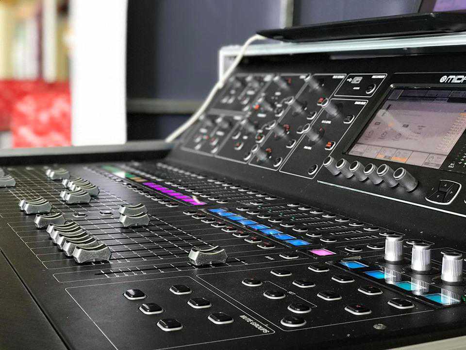 Digital console Midas M32